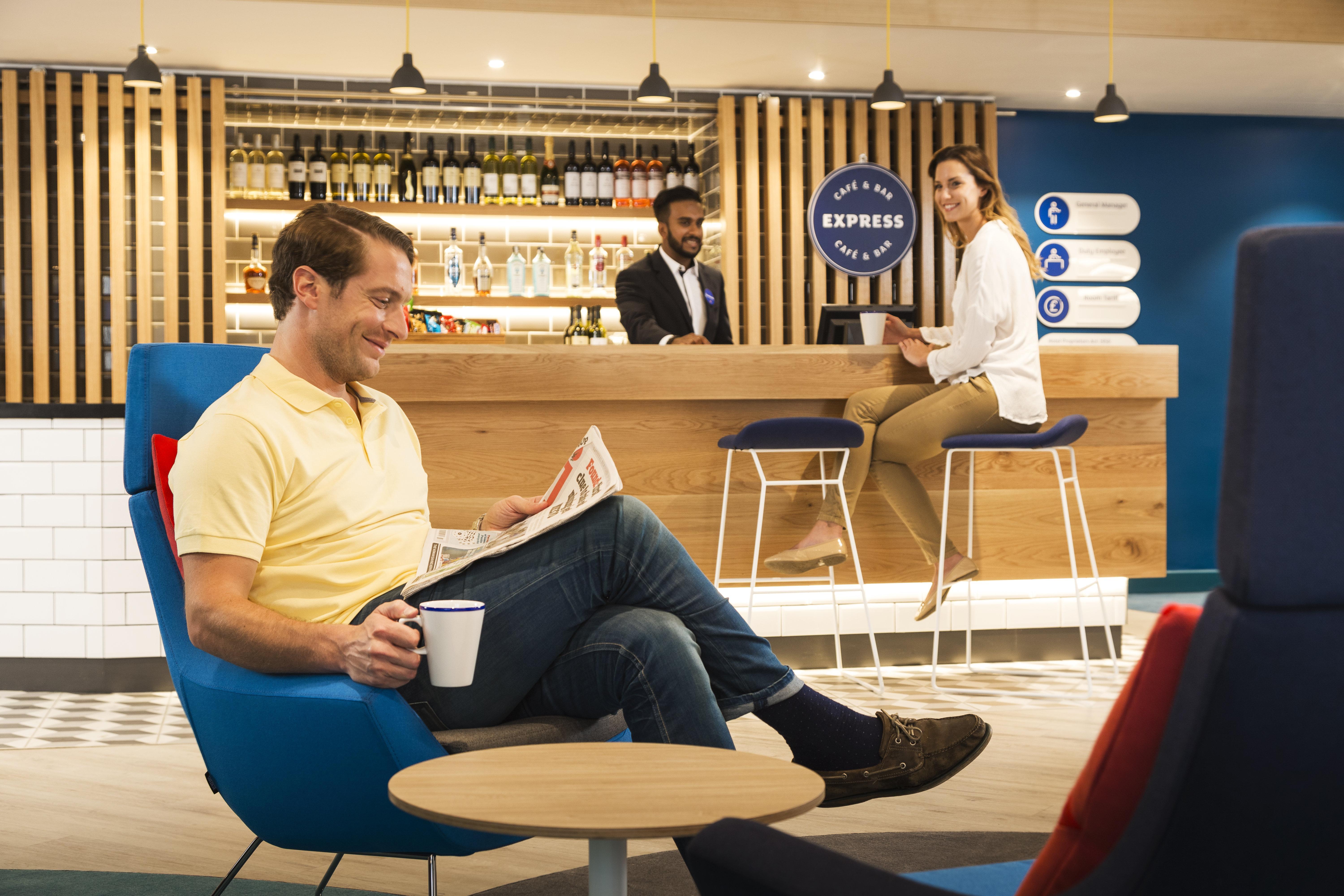 Holiday Inn Express Park Royal By Ihg Лондон Екстер'єр фото