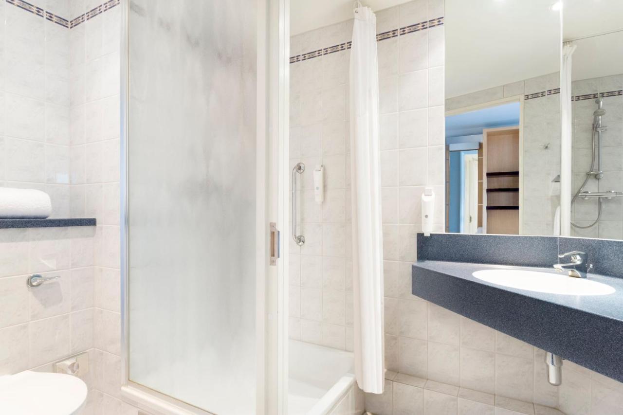 Holiday Inn Express Park Royal By Ihg Лондон Екстер'єр фото